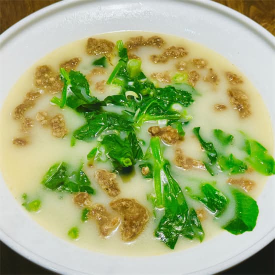 高汤酥肉泡豆苗 Deep Fried Pork and Pea Leaves Broth